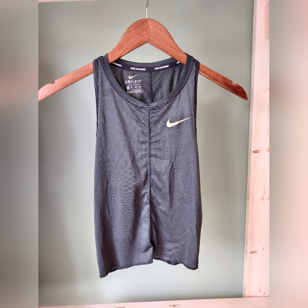 Nike Black With Gold Shimmer Sleeveless Dri-FIT Tank Top Size Extra Small